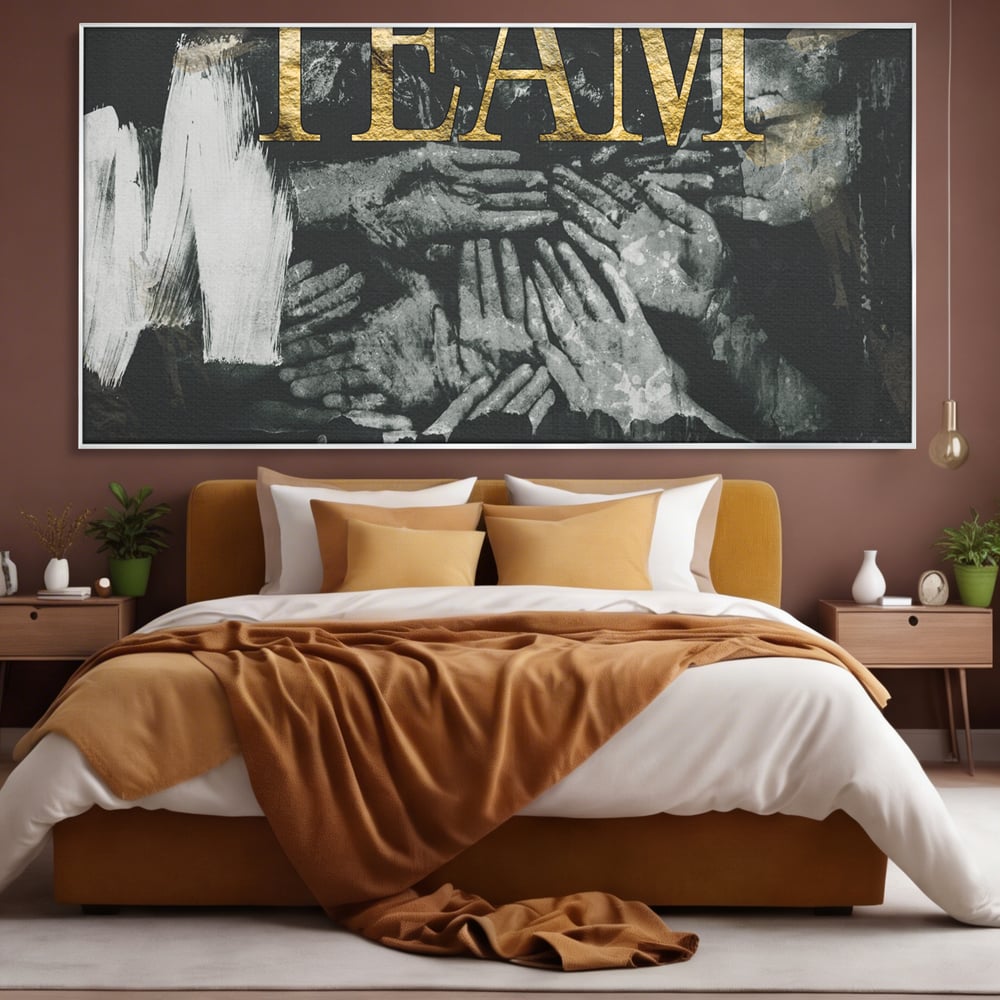 Tablou canvas cu tablou motivational cu maini si text, in rama de aluminiu argintiu, pe perete intr-un dormitor